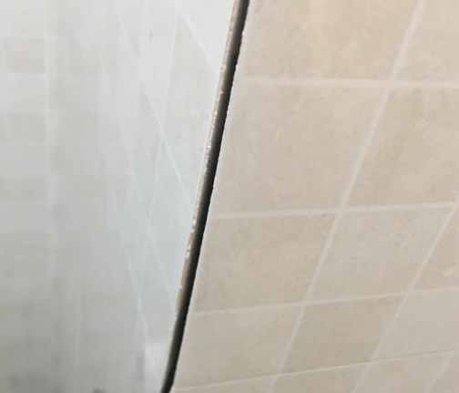 韶关市瓷砖空鼓维修公司分享阳台瓷砖脱落的修复过程可以分为以下几个步骤