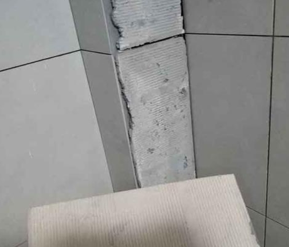 韶关市瓷砖空鼓维修公司分享下厨房瓷砖脱落的补救措施。